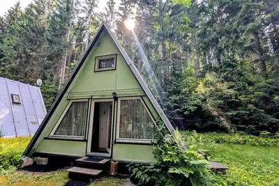 Image de Cozy hut in the middle of the forest. Pet friendly!