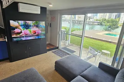 Image de Riverfront Villa 6 Surfers Paradise with Pool