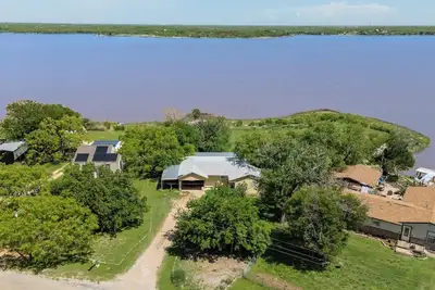 Image de Lake Front Getaway on Lake Ft Phantom