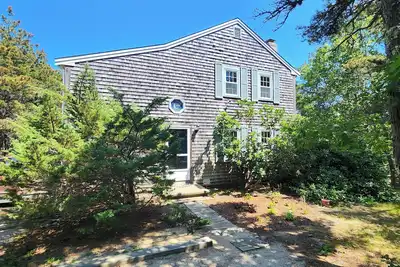 Image de Brand New Listing! Comfortable 3bd--A/C, Deck, Firepit, Short Drive to All the Best of Truro!