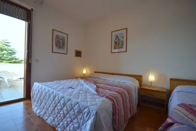 Image de Retraite confortable avec piscine extérieure dans une résidence moderne