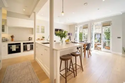 Image de Elegant Townhouse in Central Bath – Sleeps 4