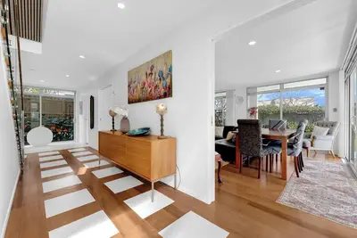 Image de Modern, contemporary, stylish holiday home with multiple living areas-close to sea