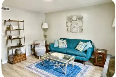 Image de Washer, Dryer, Desk, Smart Tv, Blackout Shades, Fully Stocked Kitchen Cookware