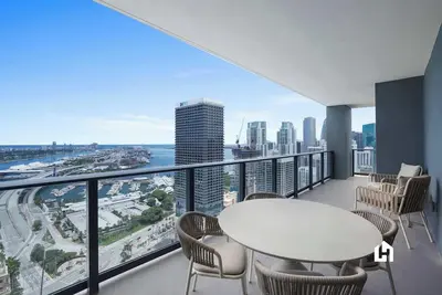 Image de Ocean Views, Downtown, Pool, and Family fun!