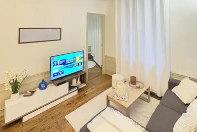 Image de Chic & Bright Apartment near Eiffel Tower | 2 Bedrooms