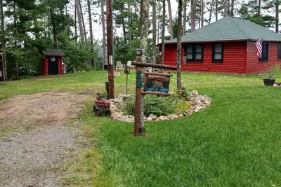 Image de Peaceful 2-bedroom cabin in Elcho on Lower Post Lake.