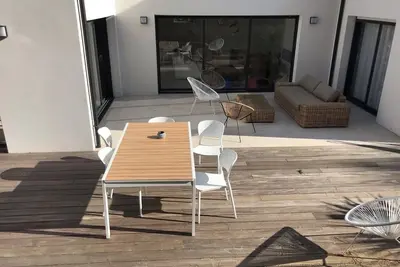 Image de Villa d'architecte au calme à 50m des plages