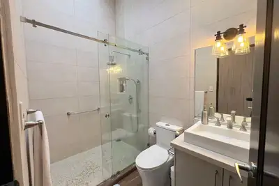 Image de Spacious 5-bedroom house with, Pool, Gym, Sauna, and Large Yard in Escazu