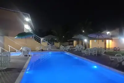 Image de Comfortable suite, queen bed, air conditioning, smart Tv in a unique structure