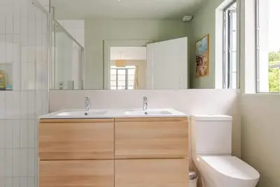 Image de Spacious 4b family home by Richmond riverside