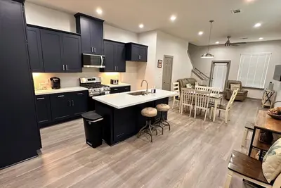 Image de Amazing Stylish 2 Story New Build Near I-10 & City Center - Specious Kitchen