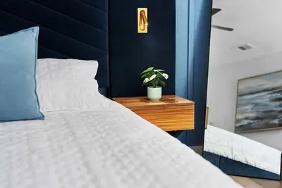 Image de Elevated Living Steps from Zilker & South Congress