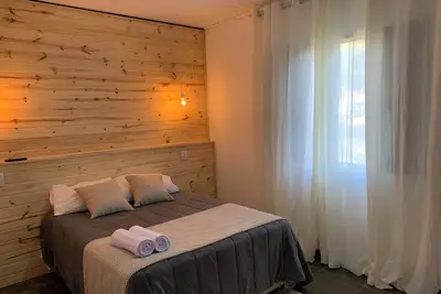 Image de | White cabin | Fireplace, fireplace, tranquility, ideal for families and friends