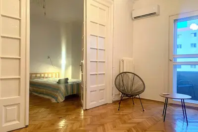 Image de Vintage Luxury 120 sqm - 2 bedrooms apartment in center Bucharest