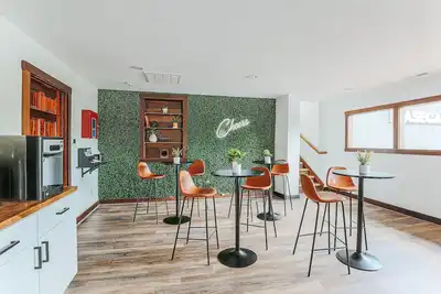 Image de Spacious 2-Queen Studio w/ Desk | Pet-Friendly