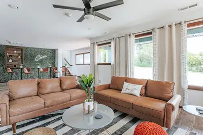 Image de Pet-Friendly King Suite w/ Desk & Smart Entry