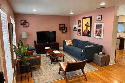 Image de Retro Cowboy Villa in the Heart of Austin