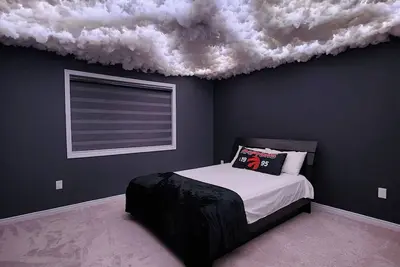 Image de Niagara Falls Luxury Retreat • 3000sq • Game Room • Near Falls & Wine Country