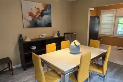 Image de Charming 3-bedroom house in enchanting Cincinnati with Ac Heat washer and dryer