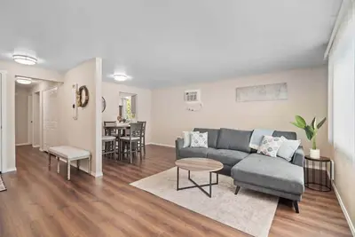 Image de *2bed/1bath, shopping, parking!