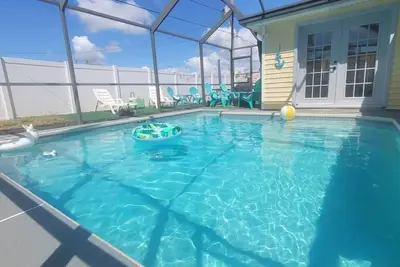 Image de Tropical Escape • Pool + Beaches Nearby 5min, Tarpon Spring