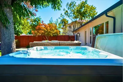 Image de Cheerful 3br - Bar, Jacuzzi & Kids Treehouse