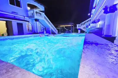 Image de Elegant 10br Retreat in Cabarete – Whirlpool, Pool, Villa, Studios & Adventure!