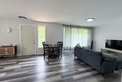 Image de Newly Renovated 4 Bed House