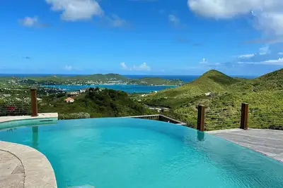 Image de Stunning 3+ Bdrm Villa with Infinity Pool & Breathtaking Views