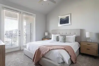 Image de Landing | Modern 2bd, Pool, Yoga Studio