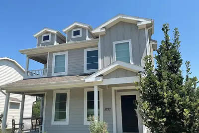 Image de Charming 3-bedroom house 5 minutes from stadiums with balcony and garage