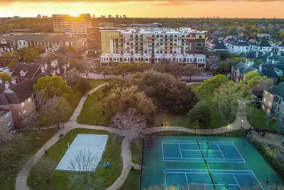 Image de Landing | Spectacular 2bd, Gym, Pool