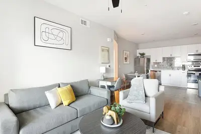 Image de Landing | Modern 2bd, Rooftop Lounge, Pool