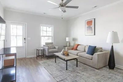 Image de Landing | Chic 2bd, Clubhouse, Pool