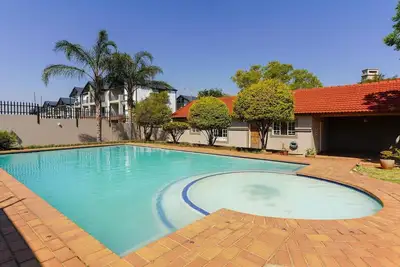 Image de Spacious 3 Bedroom Apartment at Blandford with a Pool