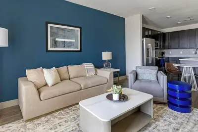 Landing | Amazing 1bd, Courtyard, Gym