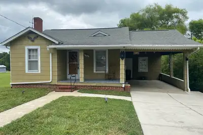 Image de Cozy & Convenient Home Across from Thomasville Hospital