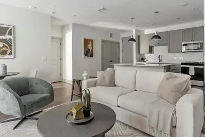 Image de Landing | Modern 2bd, Courtyard, Pool