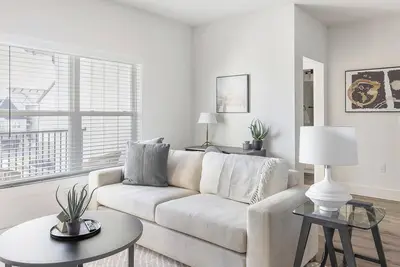 Image de Landing | Beautiful 2bd, Gym, Pool