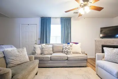 Image de Charming 2-bedroom condo in wonderful Oxford, walking distance to the stadium