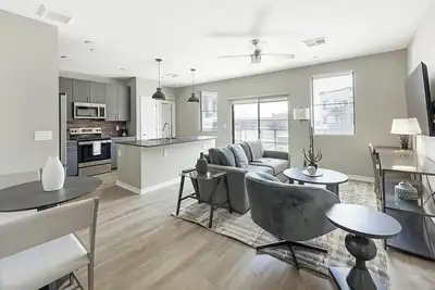 Image de Landing | Stylish 2bd, Gym, Pool