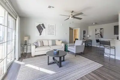 Image de Landing | Modern 2bd, Pool, Gym