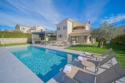 Image de Magnifique maison à Vizinada avec piscine privée, utilisable à l'intérieur.