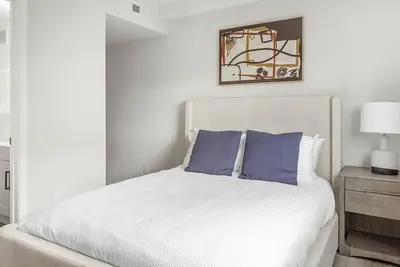 Image de Landing at 4415 Chestnut - 2 Bedrooms in Univer. . .