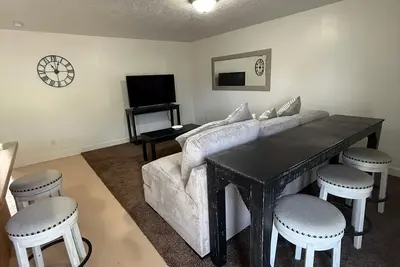 Image de Spacious 3-Bed Townhome in Roosevelt, Ut – Ideal for Outdoor Adventurers