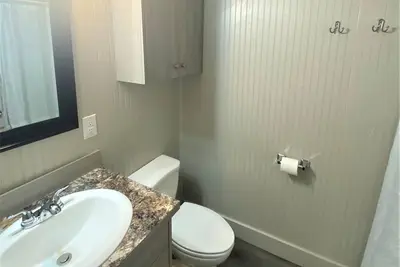 Image de Modern Mini-Home with Big Comfort — Perfect Base for Basin Adventures