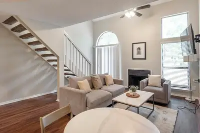 Image de Landing | Chic 2bd, Game Room, Pool