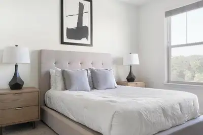 Image de Landing | Chic 2bd, Pool, Rooftop Lounge