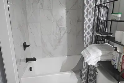 Image de West Edmonton 2 Bedroom Basement | Free Parking & Fast Internet